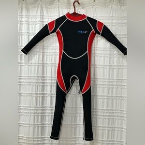 Hisea scuba monkey unisex black and red full wet suit 3mm childrens size 6